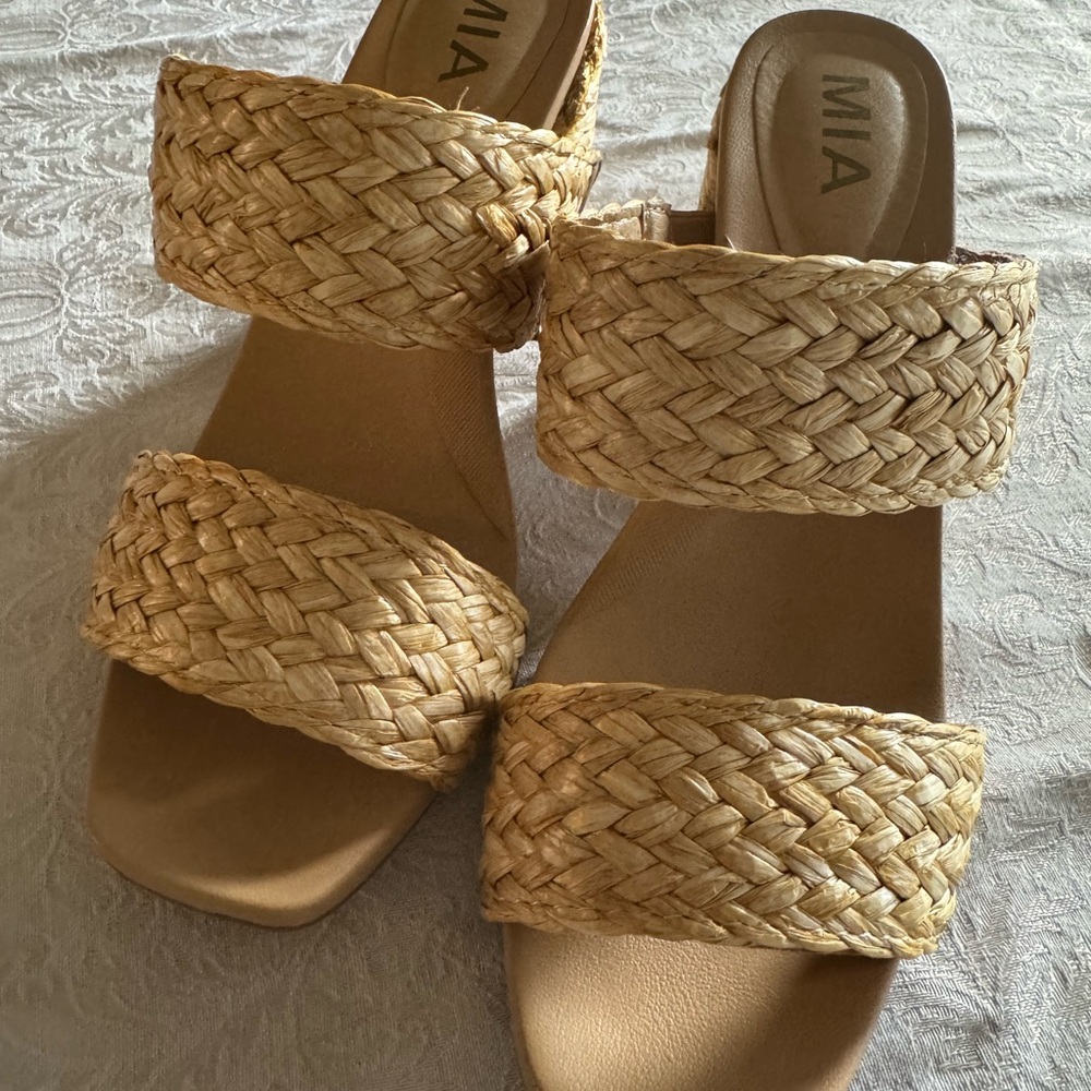 Raffia block heel sandal